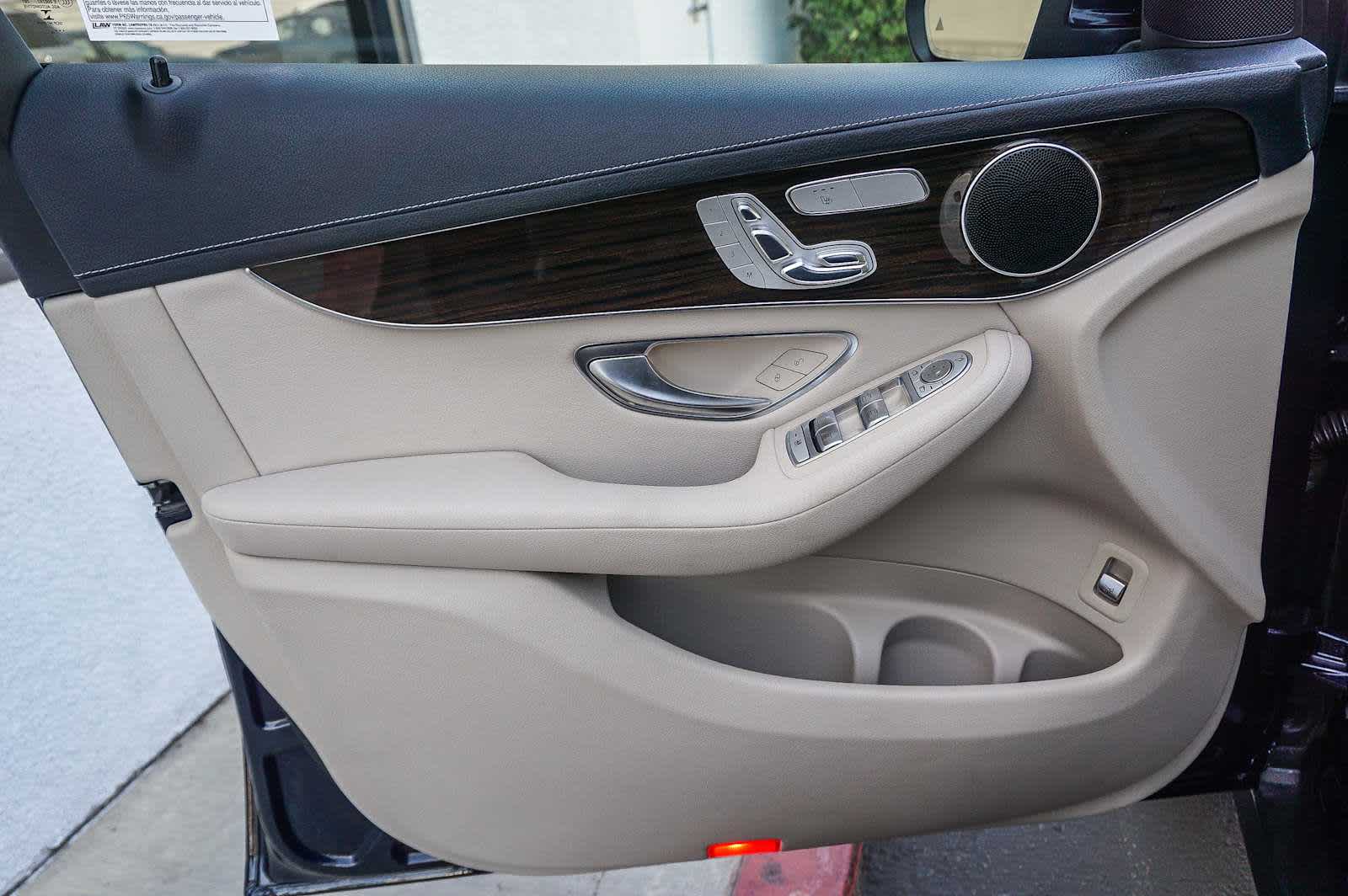 Thumbnail: 2016 Mercedes-Benz GLC - 25