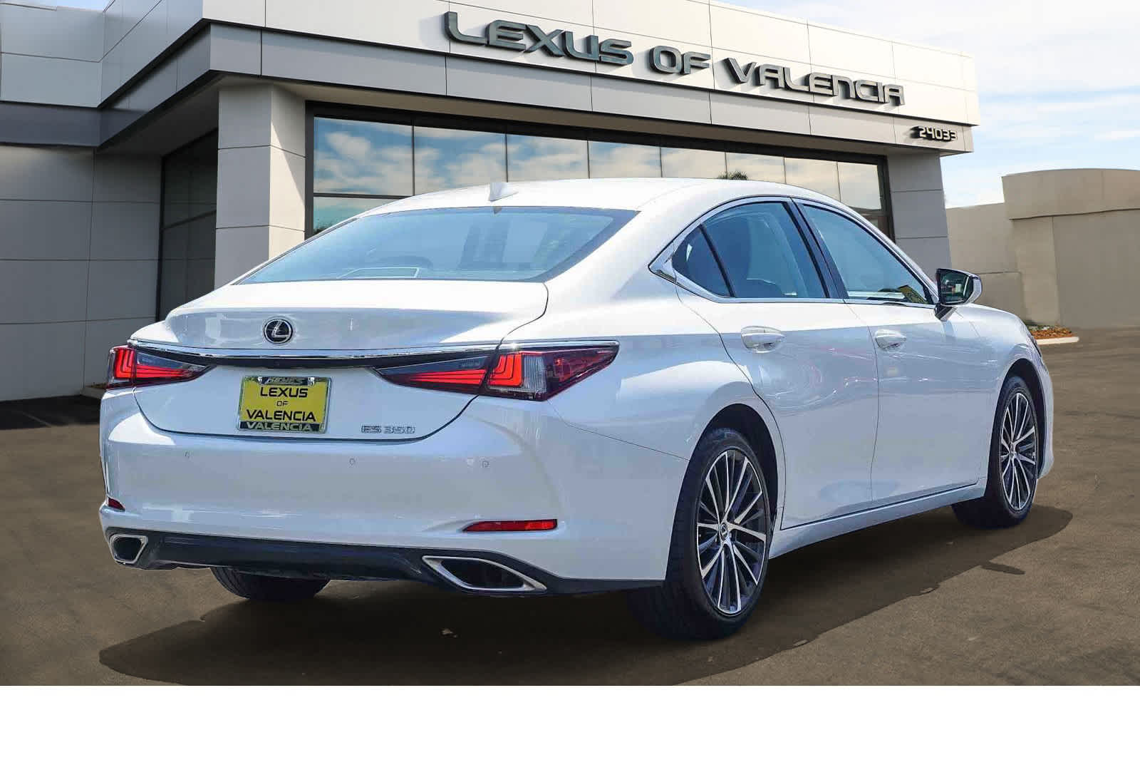 Thumbnail: 2022 Lexus ES - 4