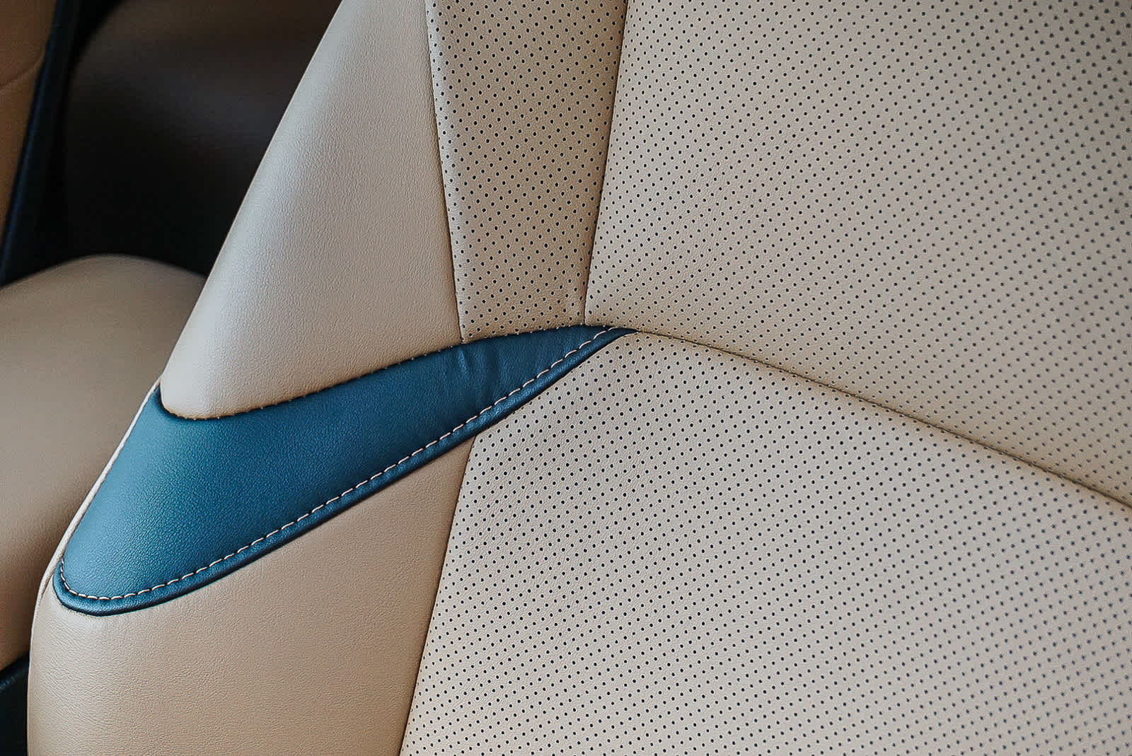 Thumbnail: 2025 Lexus ES - 28