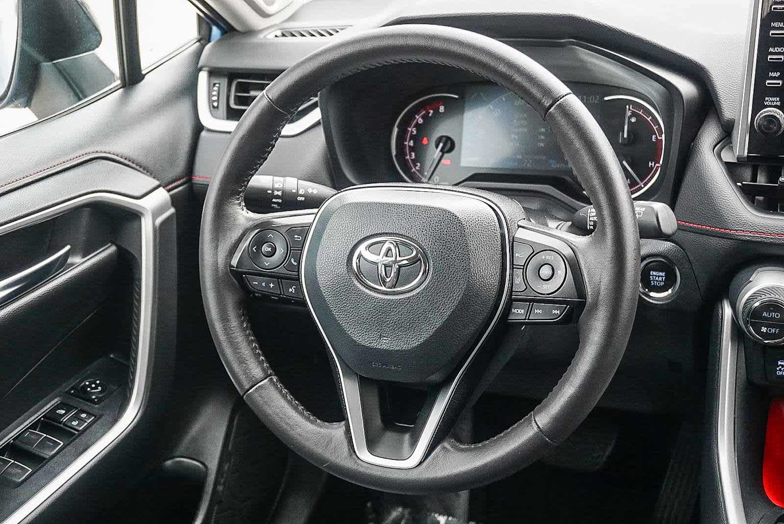 Thumbnail: 2022 Toyota RAV4 - 21