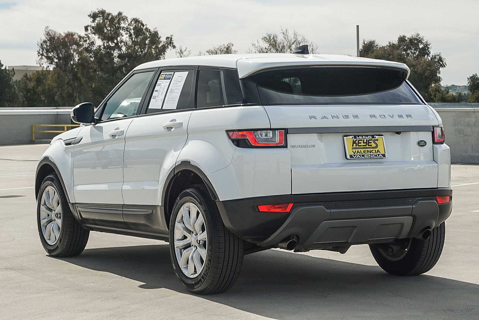 Thumbnail: 2018 Land Rover Range Rover Evoque - 3