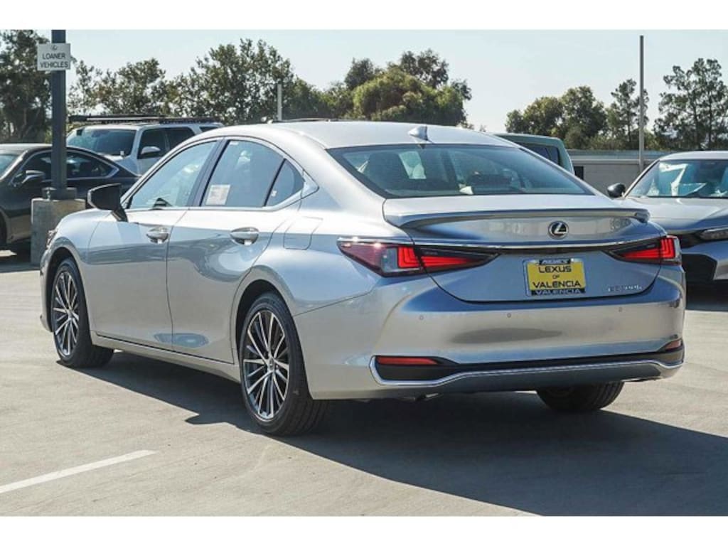 New 2025 Lexus ES HYBRID 300h 4-DOOR SEDAN