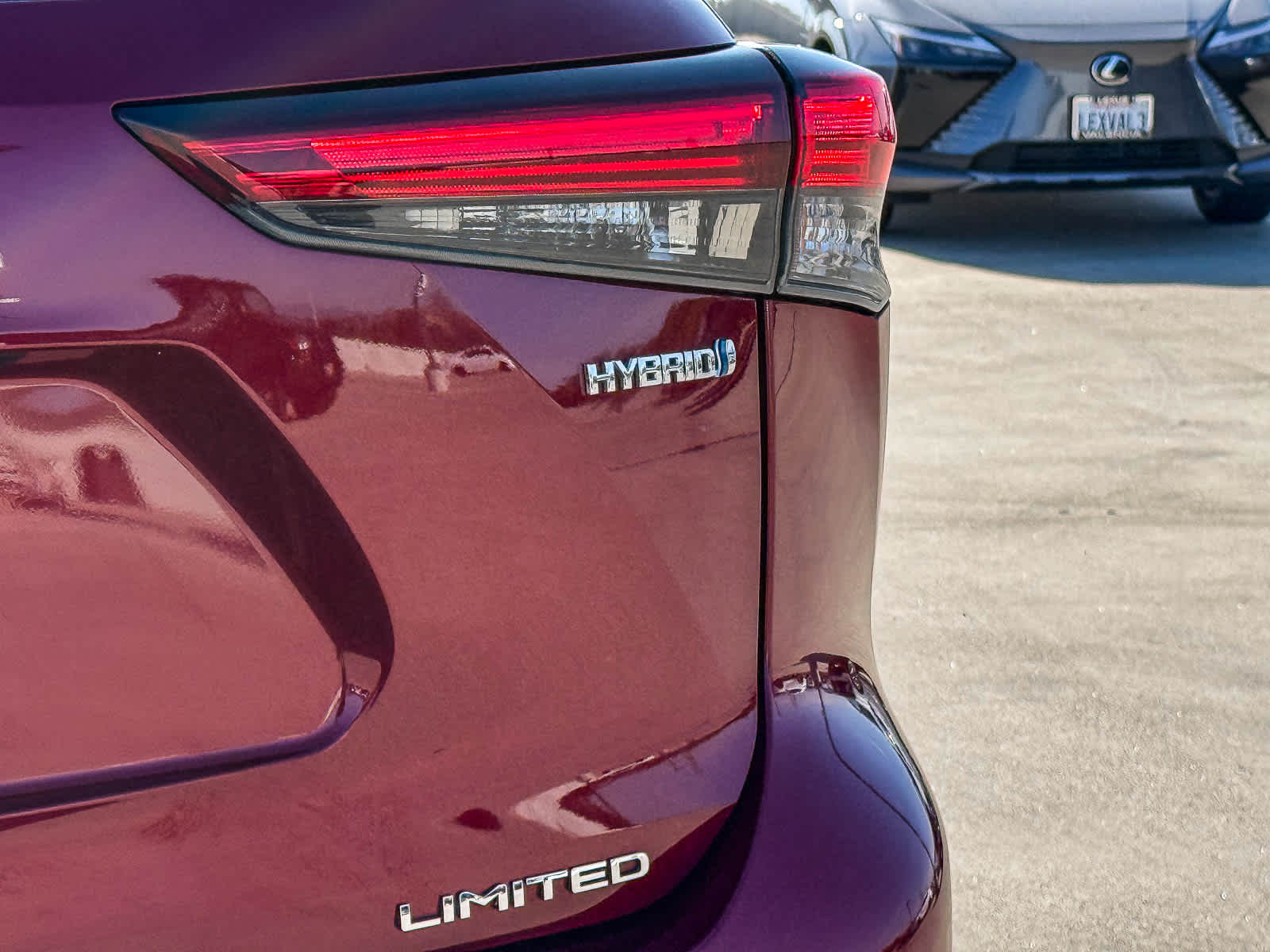 Thumbnail: 2023 Toyota Highlander - 12