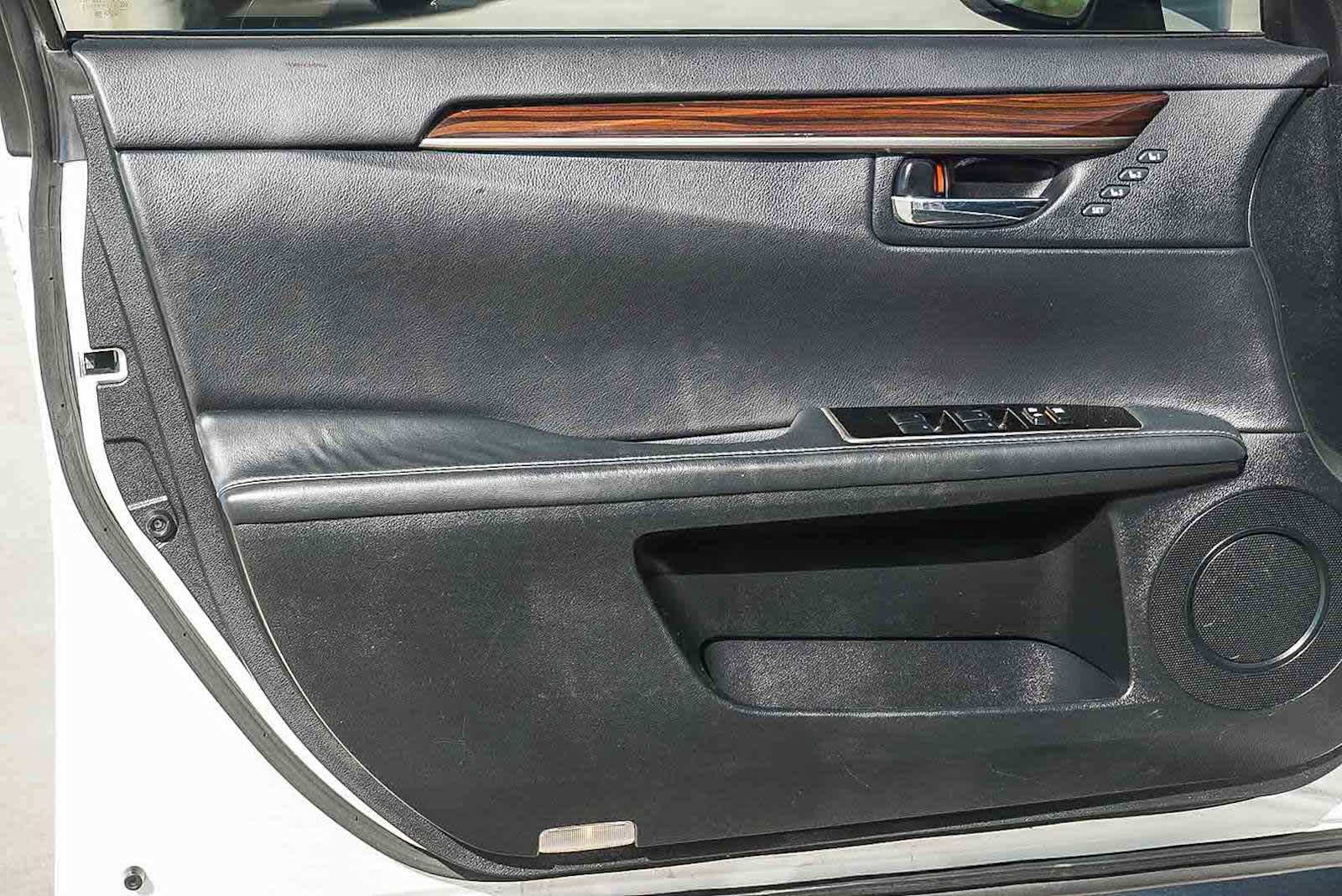 Thumbnail: 2016 Lexus ES - 21