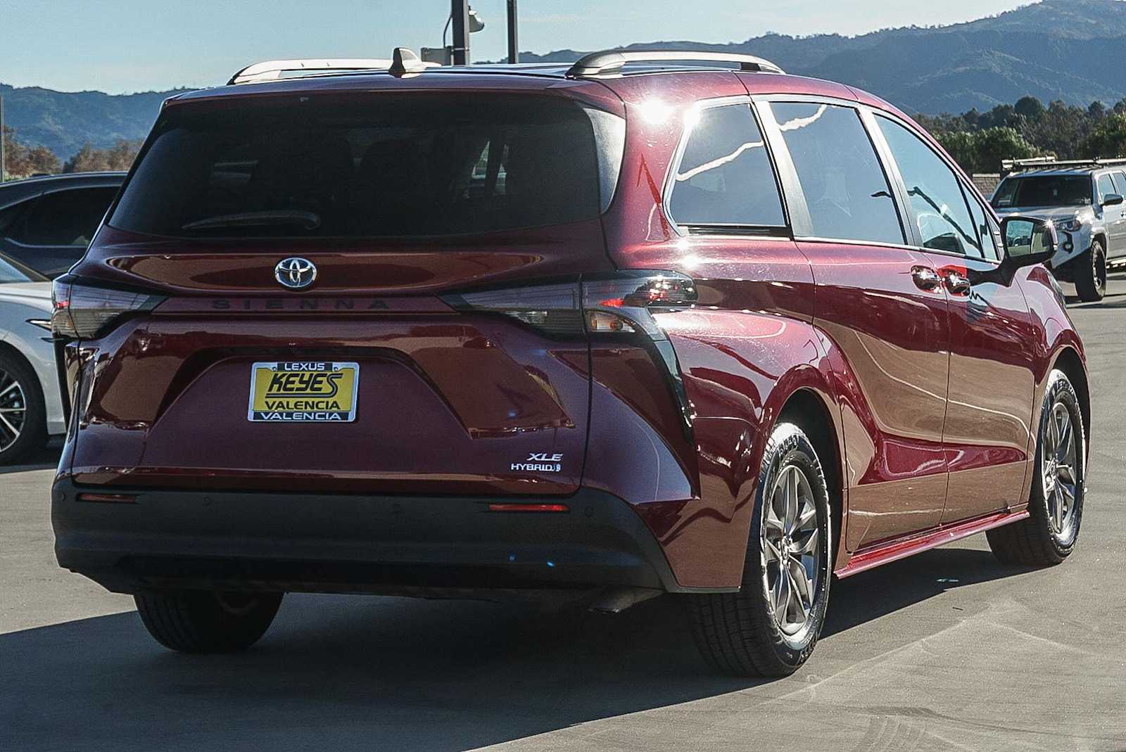 Thumbnail: 2023 Toyota Sienna - 4