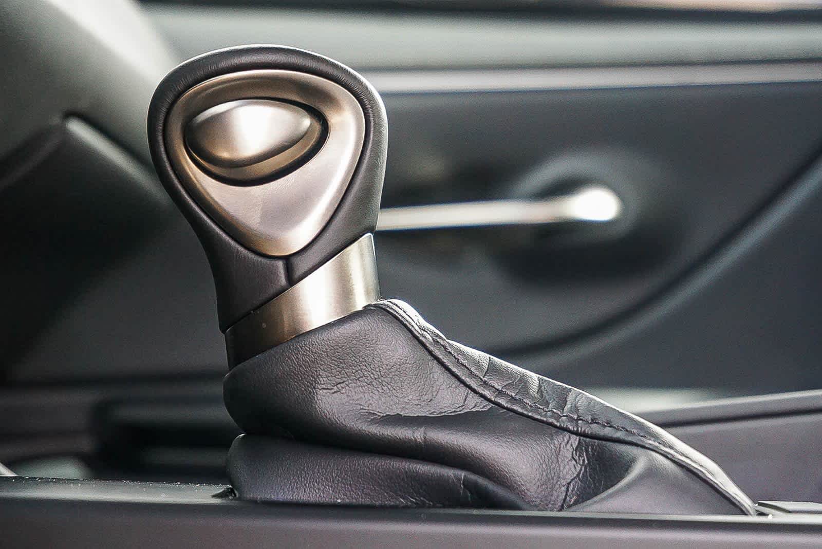 Thumbnail: 2025 Lexus ES - 21