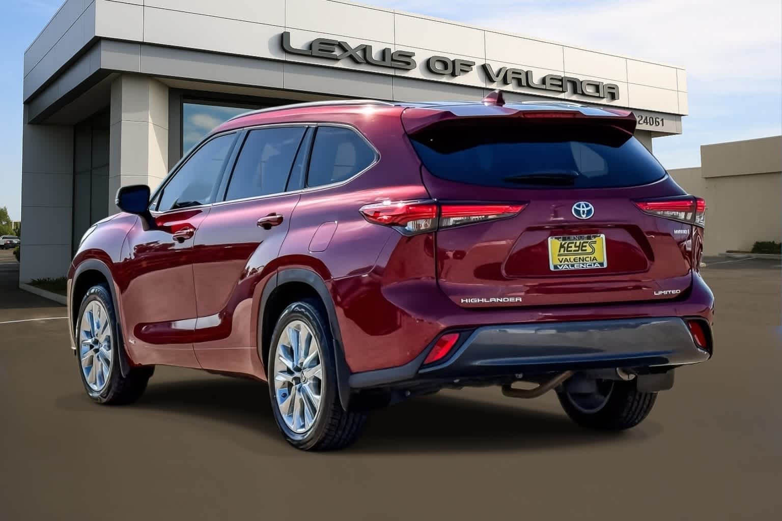 Thumbnail: 2023 Toyota Highlander - 2