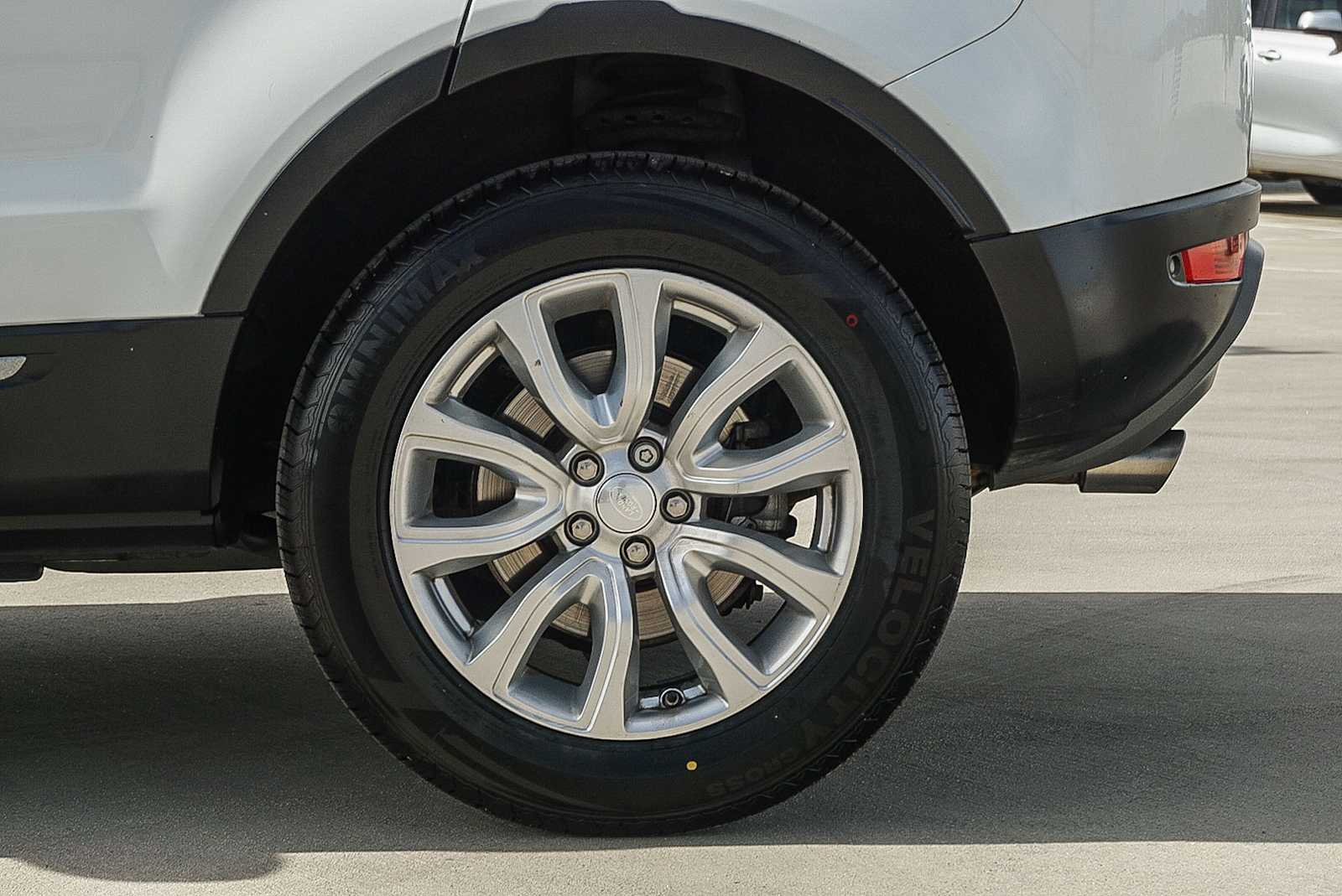 Thumbnail: 2018 Land Rover Range Rover Evoque - 11