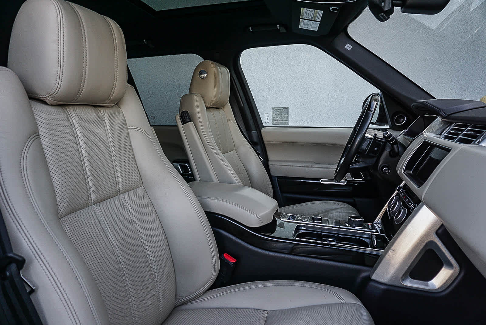 Thumbnail: 2017 Land Rover Range Rover - 16