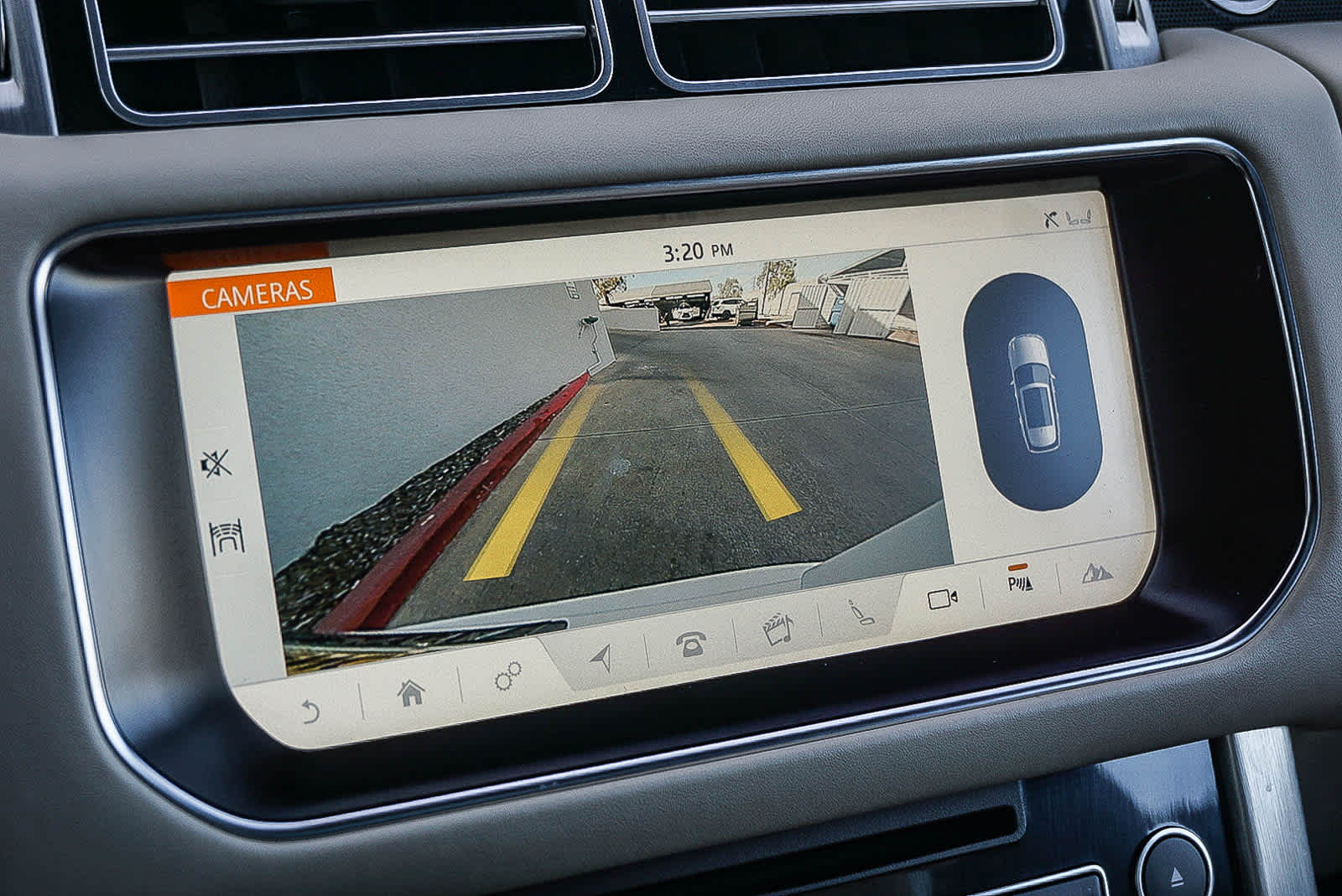 Thumbnail: 2017 Land Rover Range Rover - 22