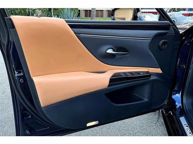 Thumbnail: 2025 Lexus ES - 16