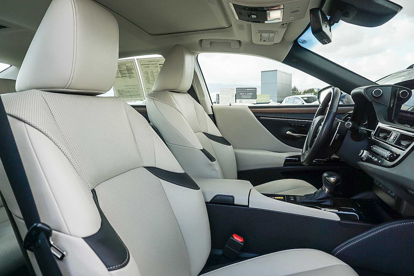 Thumbnail: 2025 Lexus ES - 17