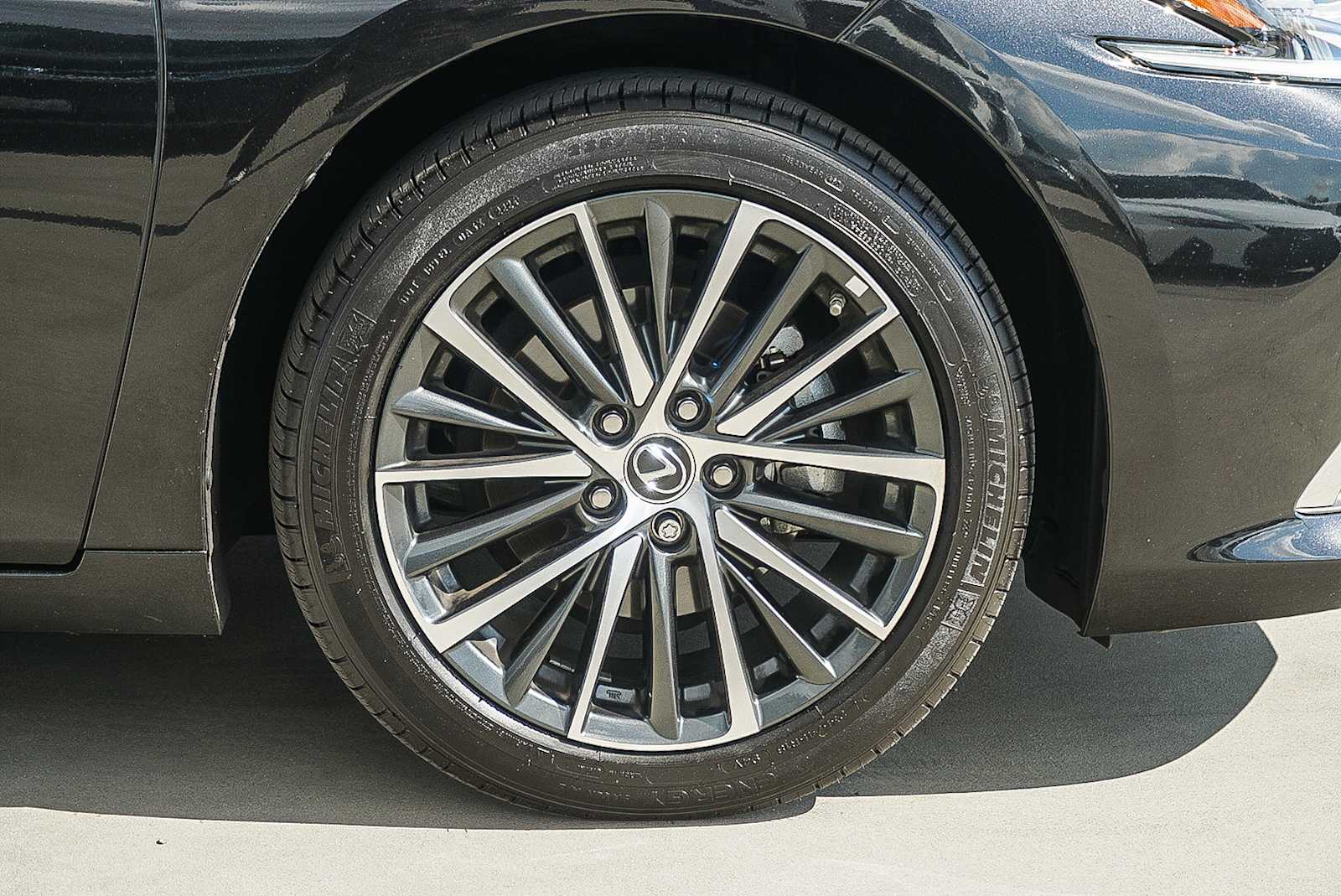 Thumbnail: 2025 Lexus ES - 9