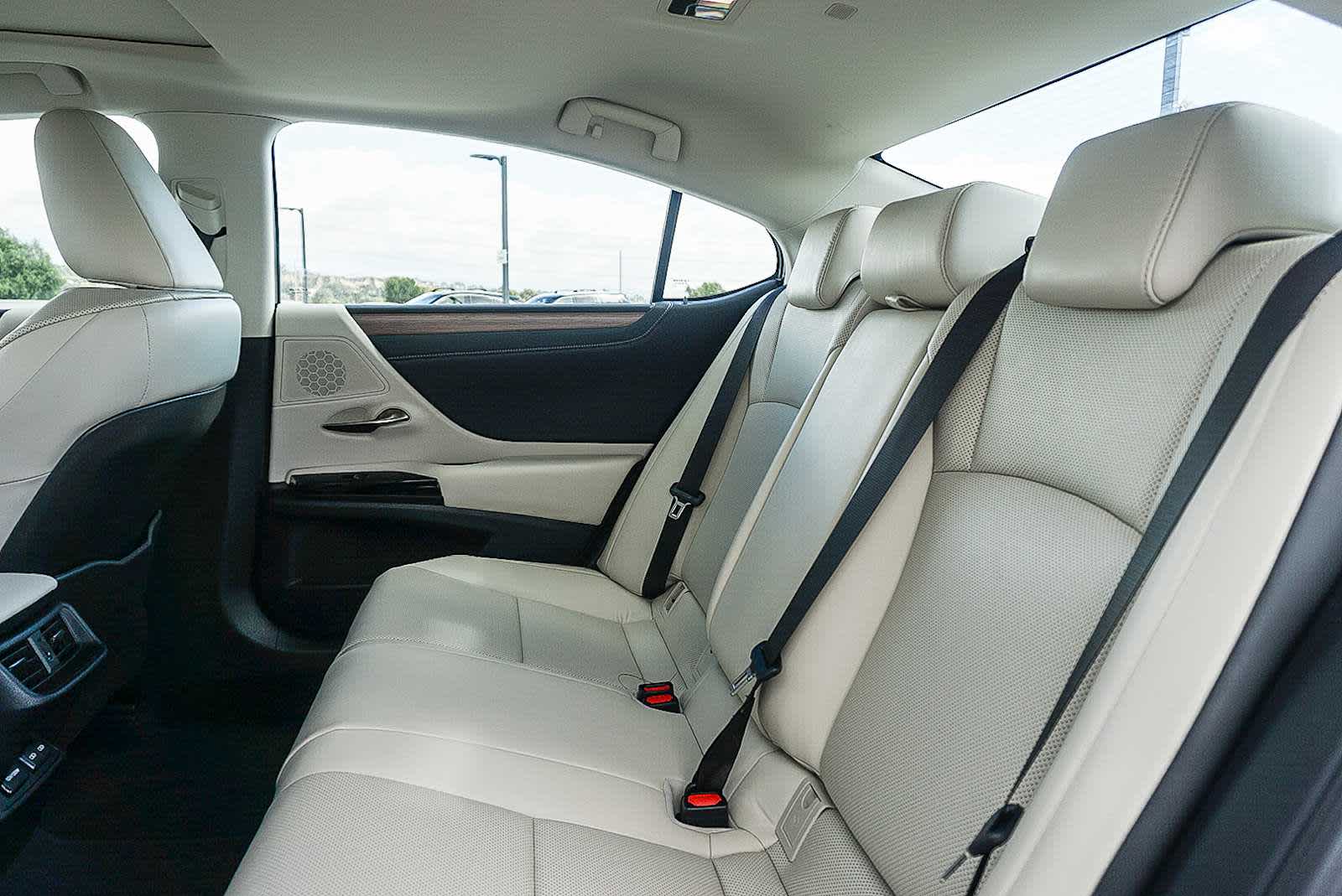 Thumbnail: 2025 Lexus ES - 19