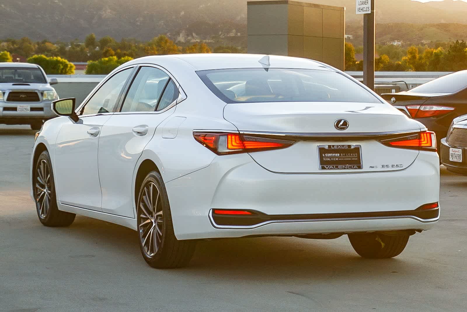 2023 Lexus ES 250 photo 2