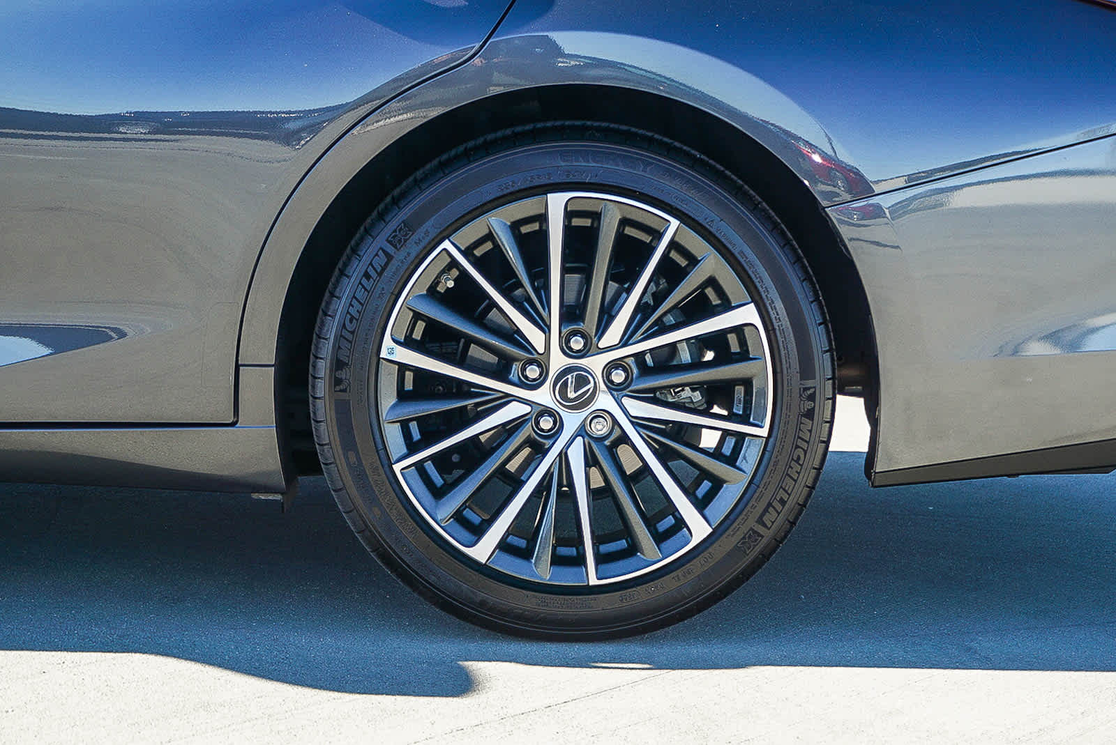 Thumbnail: 2023 Lexus ES - 8