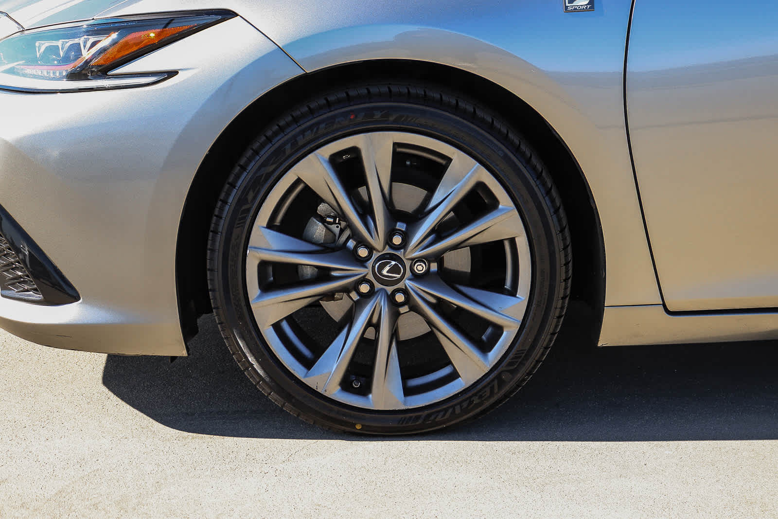 2021 Lexus ES F SPORT - Photo 9
