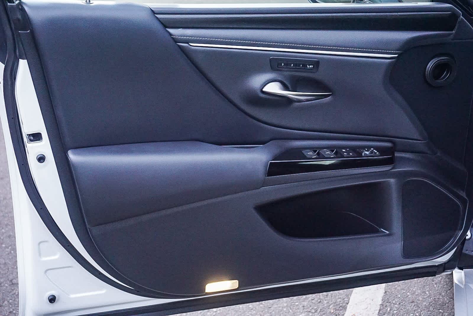 Thumbnail: 2023 Lexus ES - 24