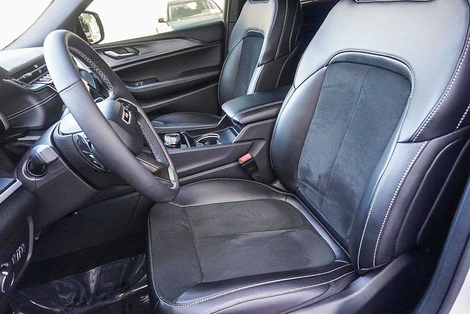 Thumbnail: 2025 Jeep Grand Cherokee - 20