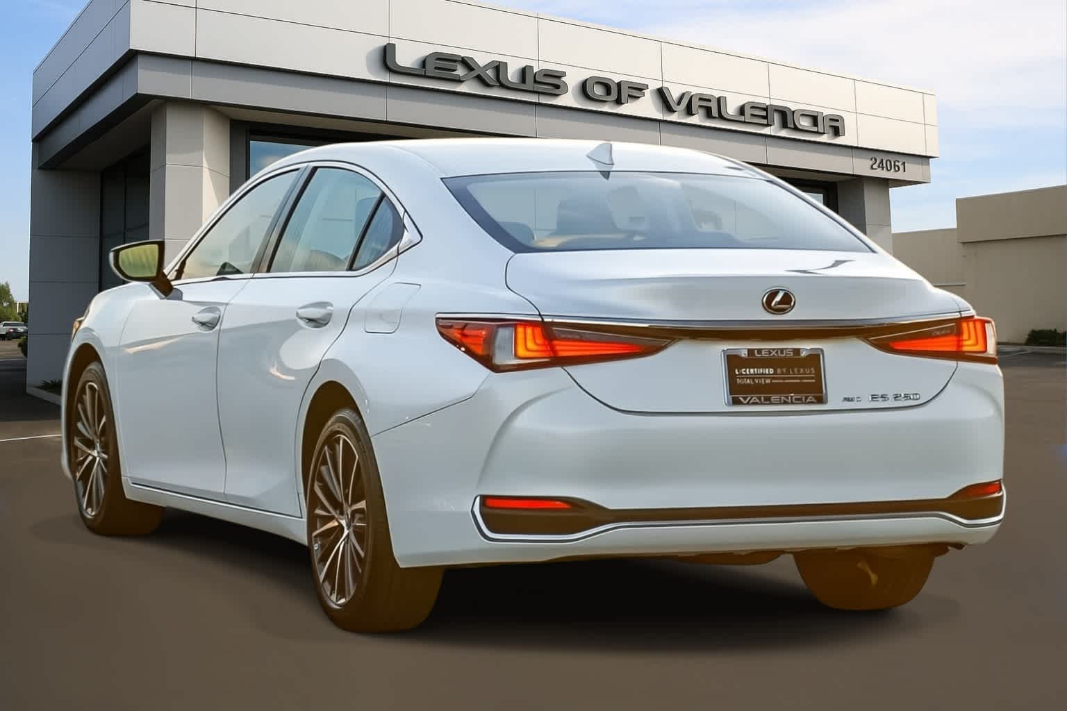 Thumbnail: 2023 Lexus ES - 2