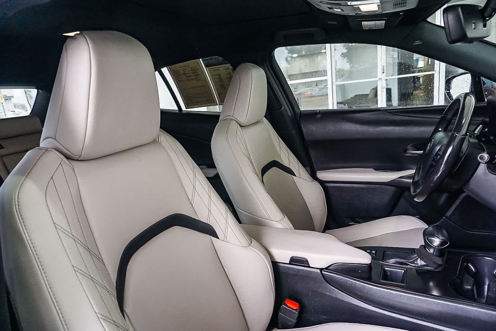 Thumbnail: 2023 Lexus UX - 14