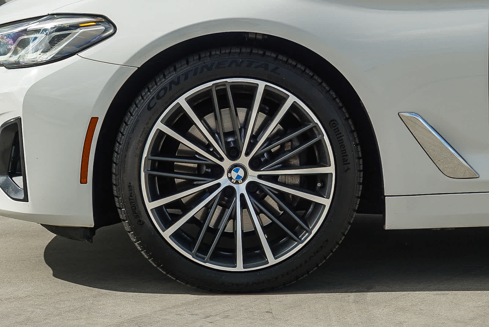 Thumbnail: 2021 BMW 5 Series - 9