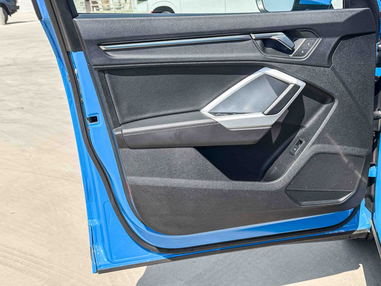 Thumbnail: 2023 Audi Q3 - 22