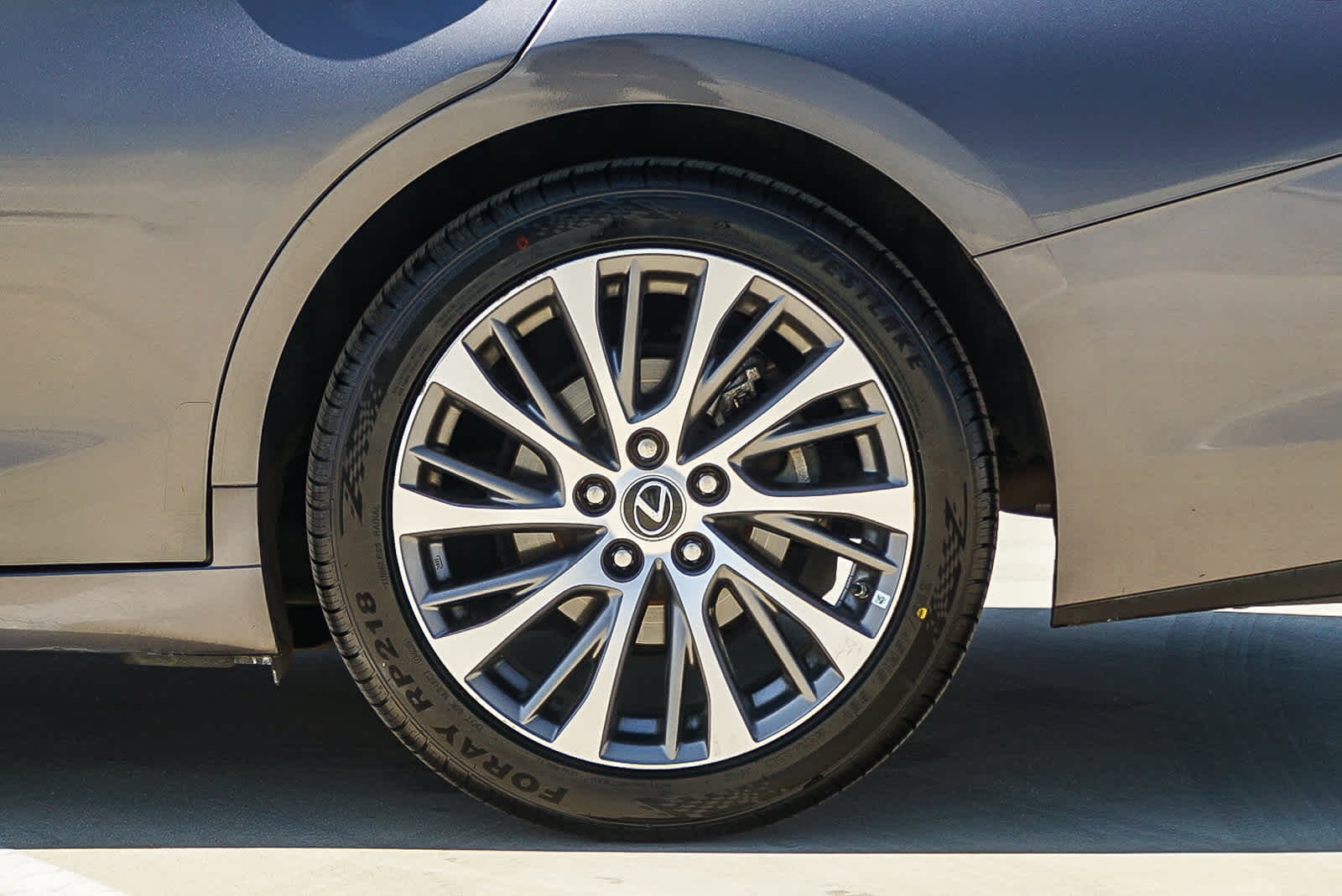 Thumbnail: 2019 Lexus ES - 13