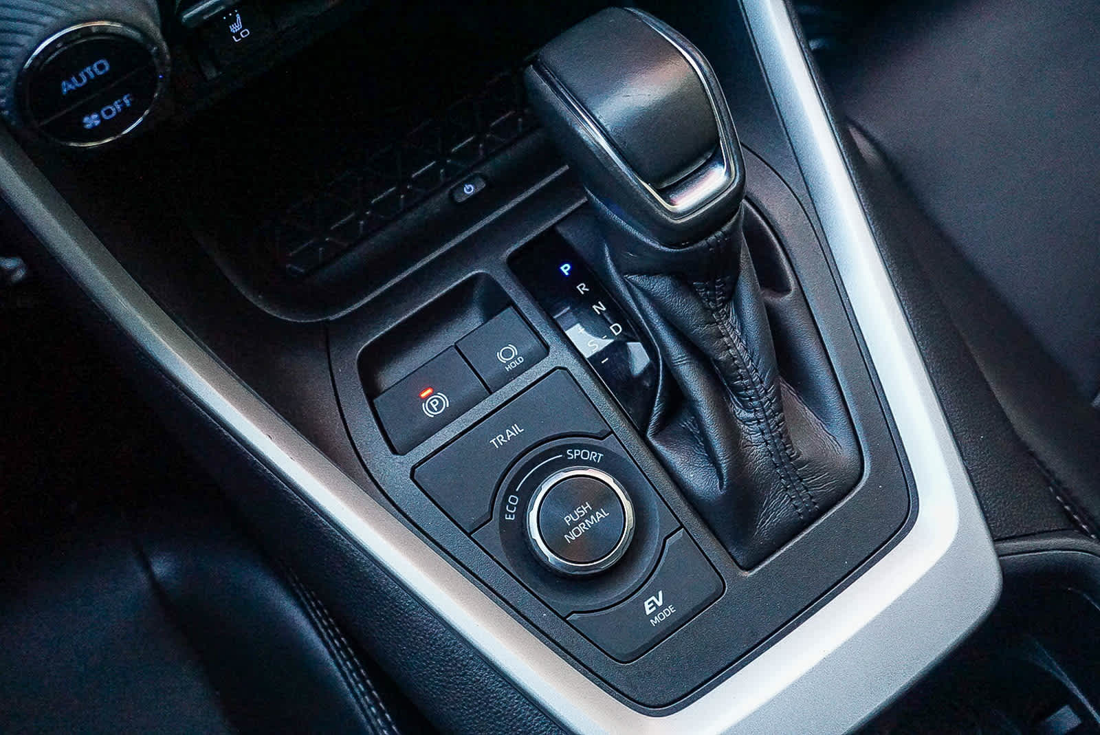 Thumbnail: 2022 Toyota RAV4 - 24