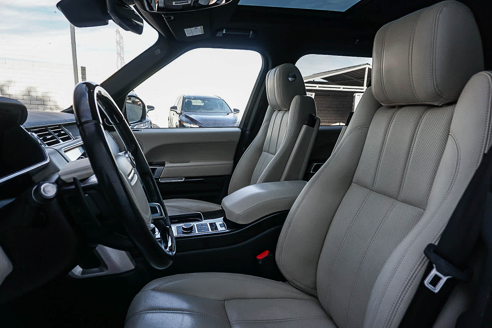 Thumbnail: 2017 Land Rover Range Rover - 17