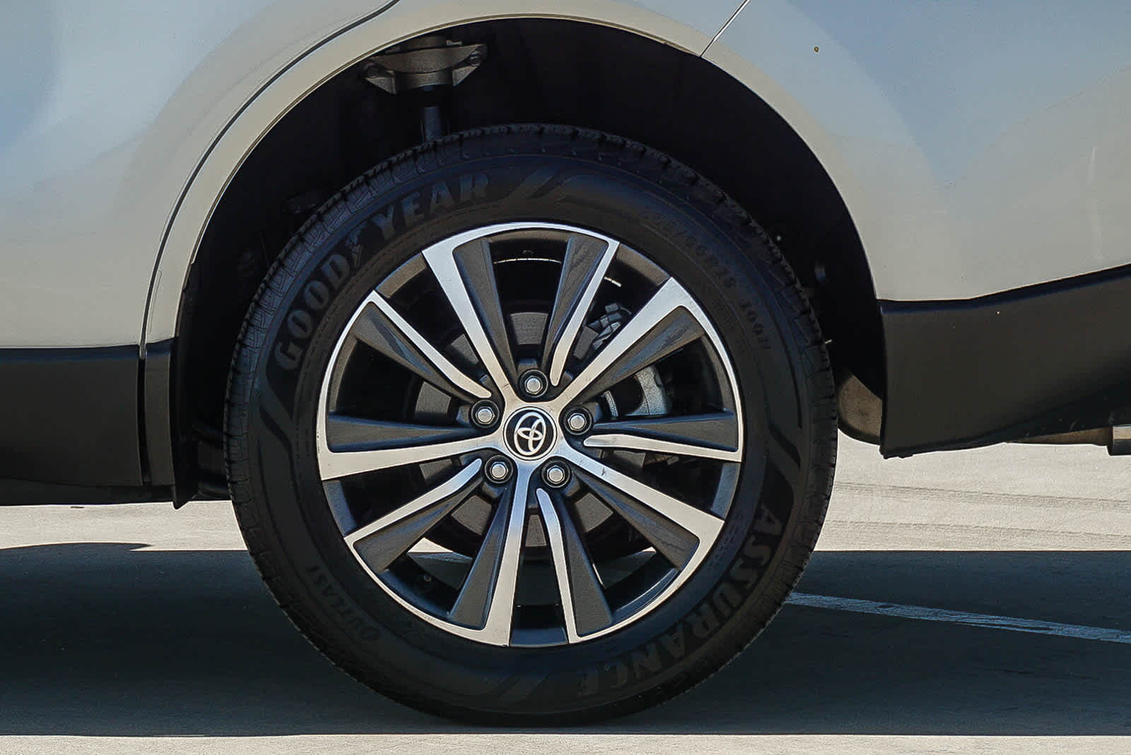 Thumbnail: 2021 Toyota Venza - 10