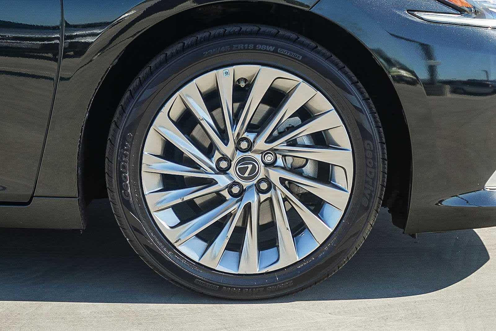 Thumbnail: 2023 Lexus ES - 9