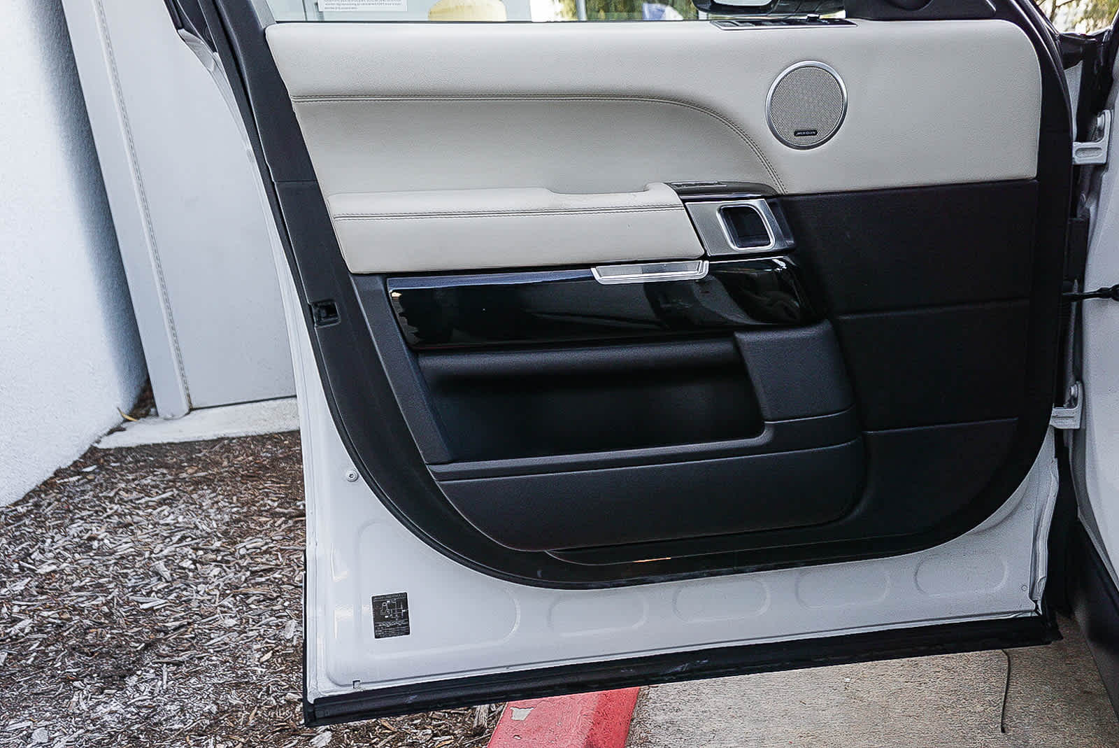 Thumbnail: 2017 Land Rover Range Rover - 21