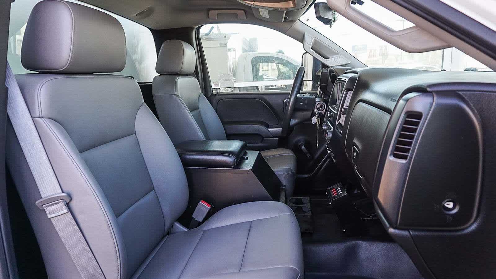 Thumbnail: 2016 Chevrolet Silverado 3500 - 26