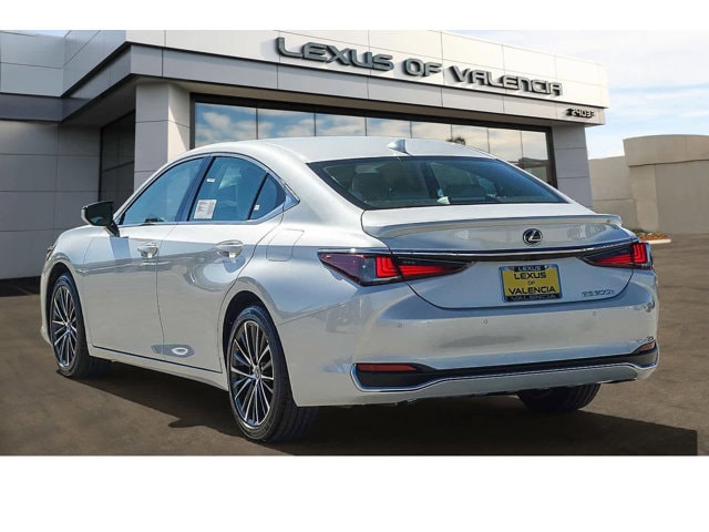 Thumbnail: 2025 Lexus ES - 2