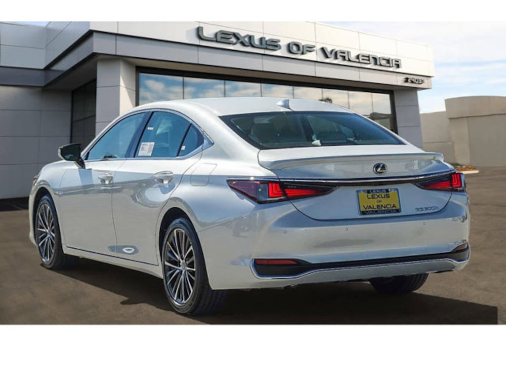 New 2025 Lexus ES HYBRID 300h 4-DOOR SEDAN