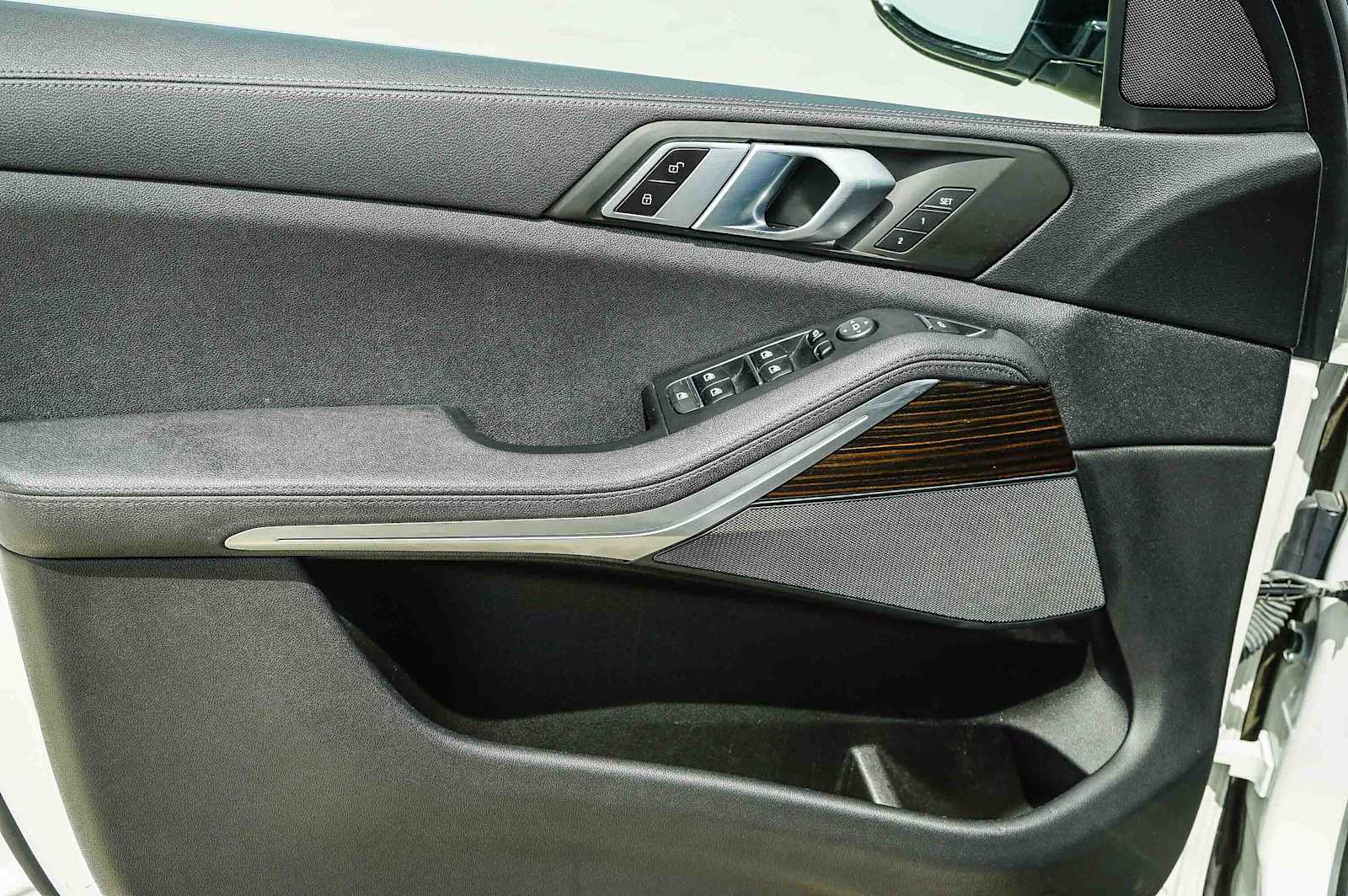 Thumbnail: 2021 BMW X5 - 21