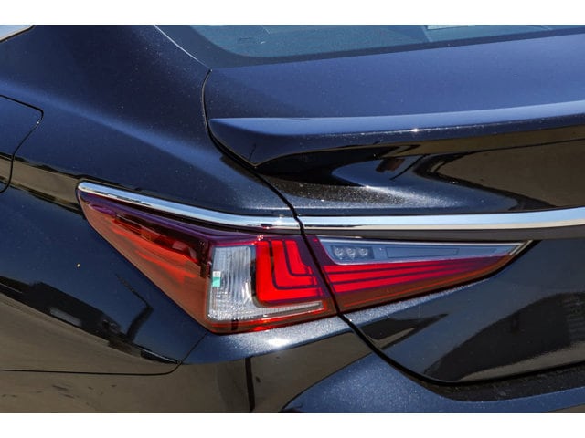 2025 Lexus ES Hybrid 300h 7