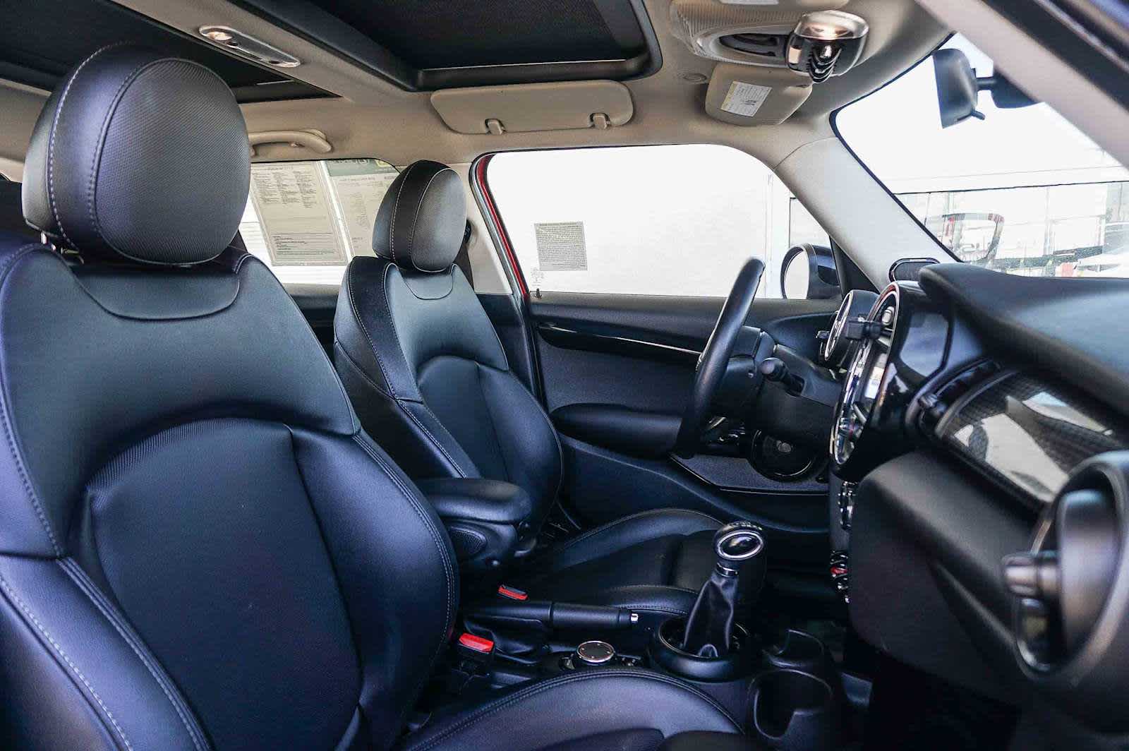 Thumbnail: 2018 MINI Cooper Hardtop - 17