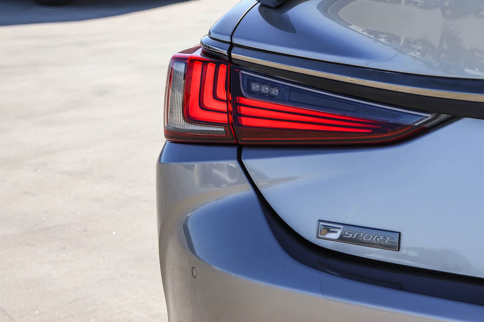 2021 Lexus ES F SPORT - Photo 11