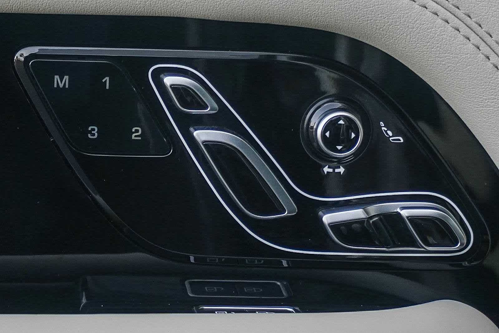 Thumbnail: 2022 Land Rover Range Rover - 22