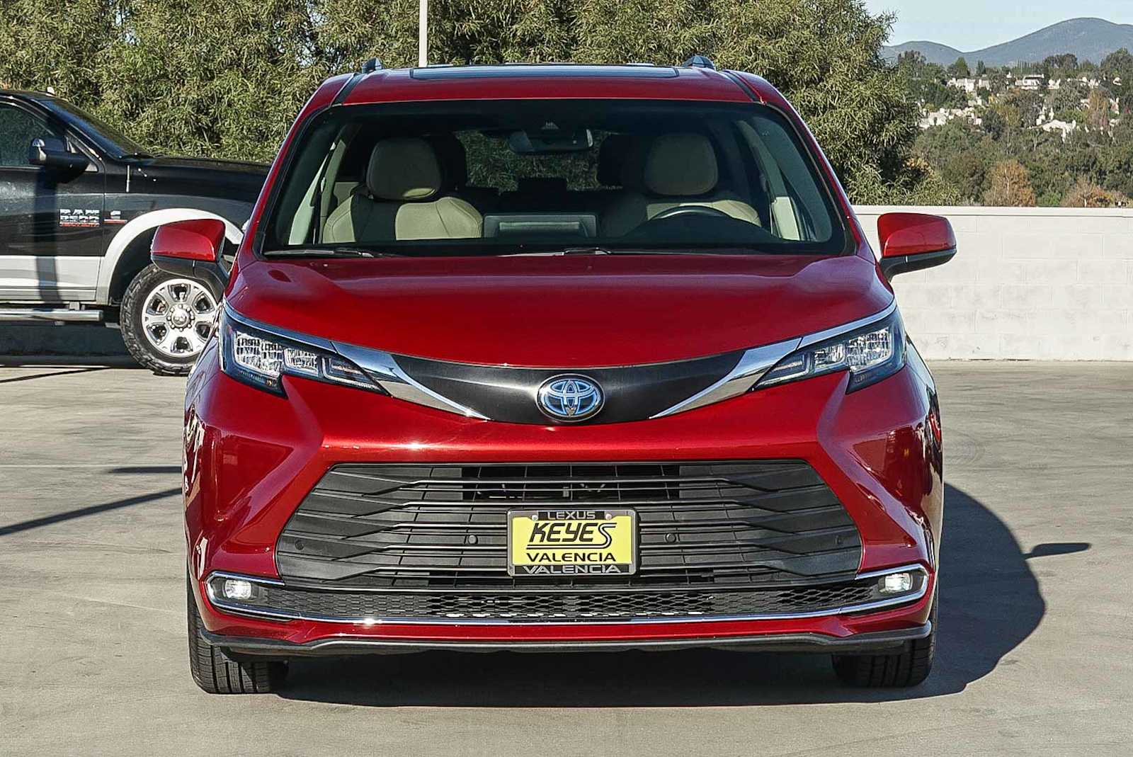 Thumbnail: 2023 Toyota Sienna - 6