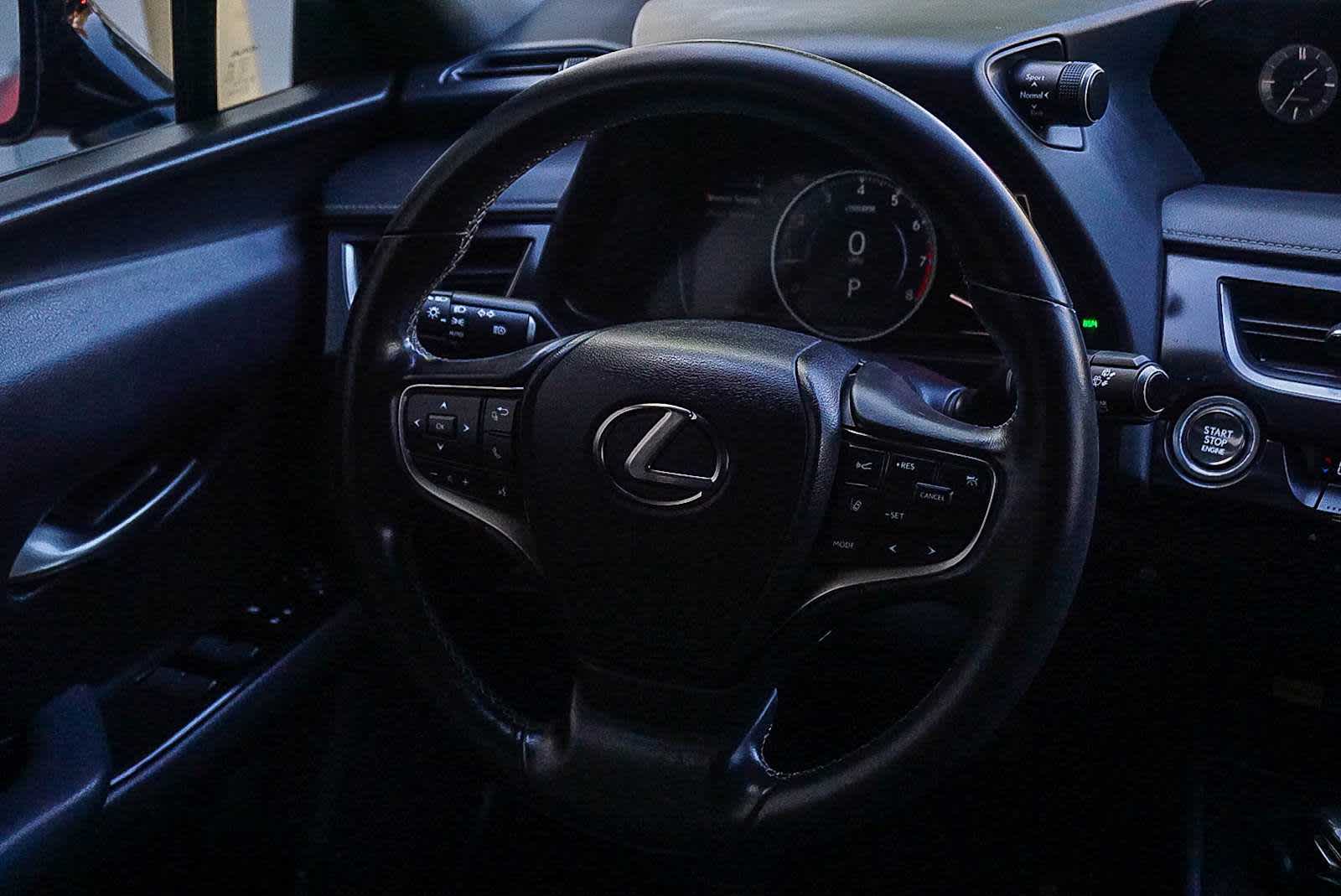 Thumbnail: 2022 Lexus UX - 15