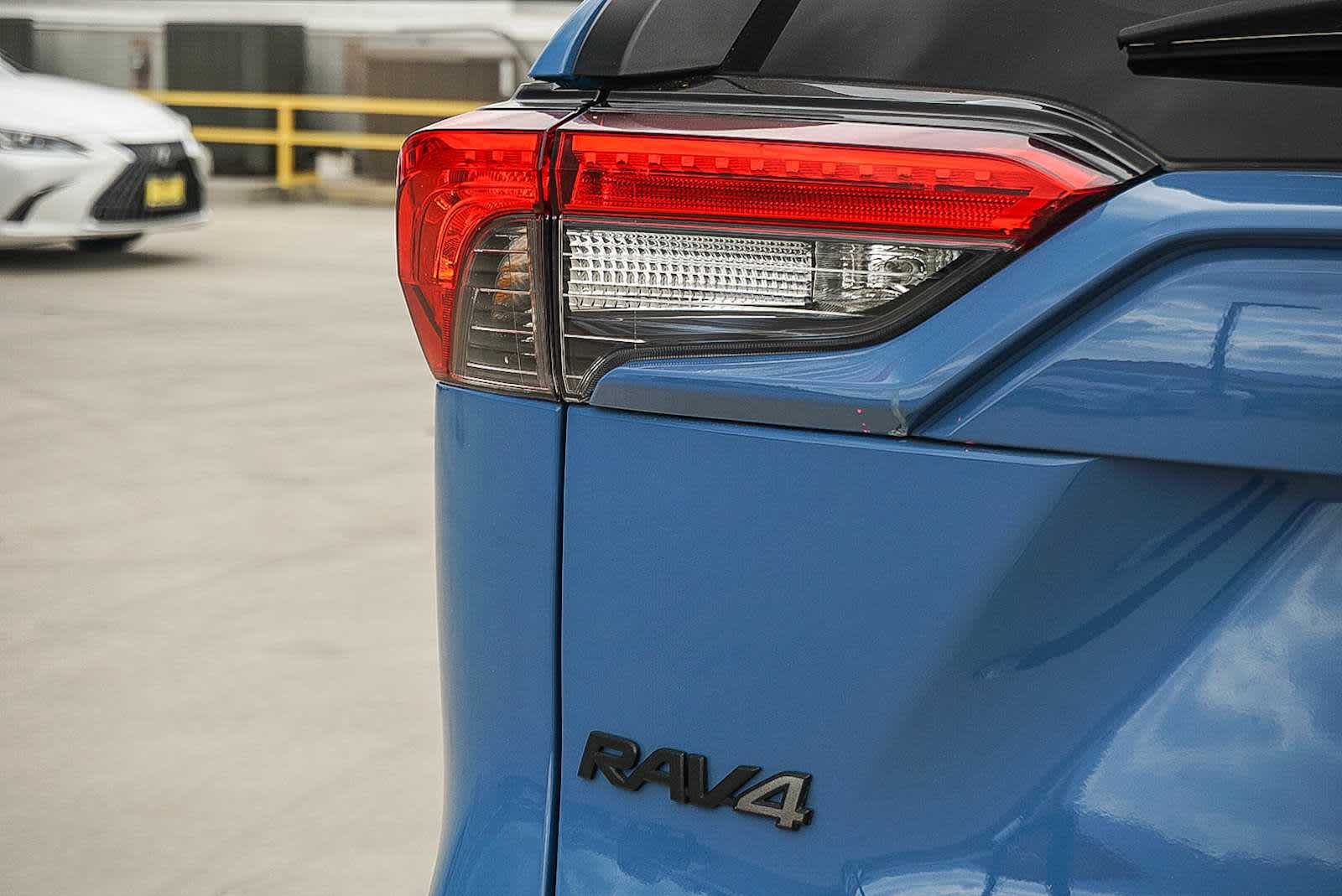 Thumbnail: 2022 Toyota RAV4 - 16