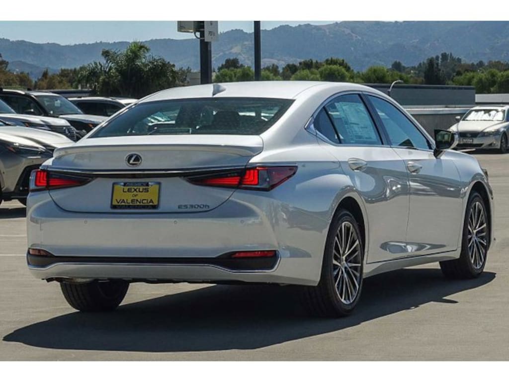 New 2025 Lexus ES HYBRID 300h 4-DOOR SEDAN
