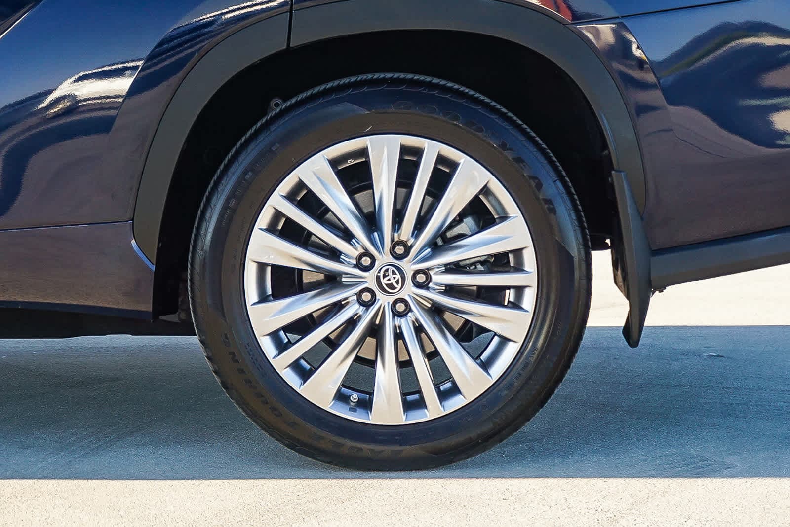 Thumbnail: 2024 Toyota Highlander - 10