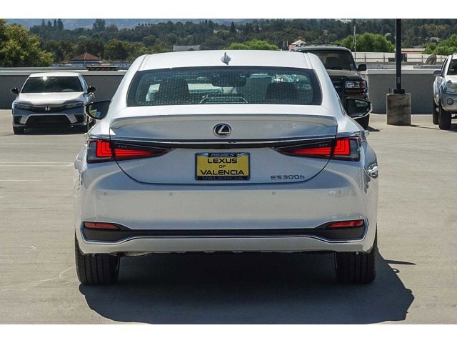 Thumbnail: 2025 Lexus ES - 3