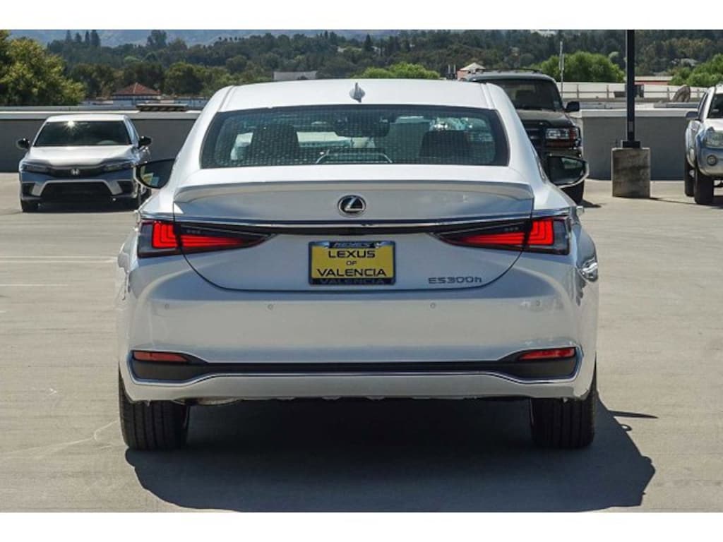 New 2025 Lexus ES HYBRID 300h 4-DOOR SEDAN