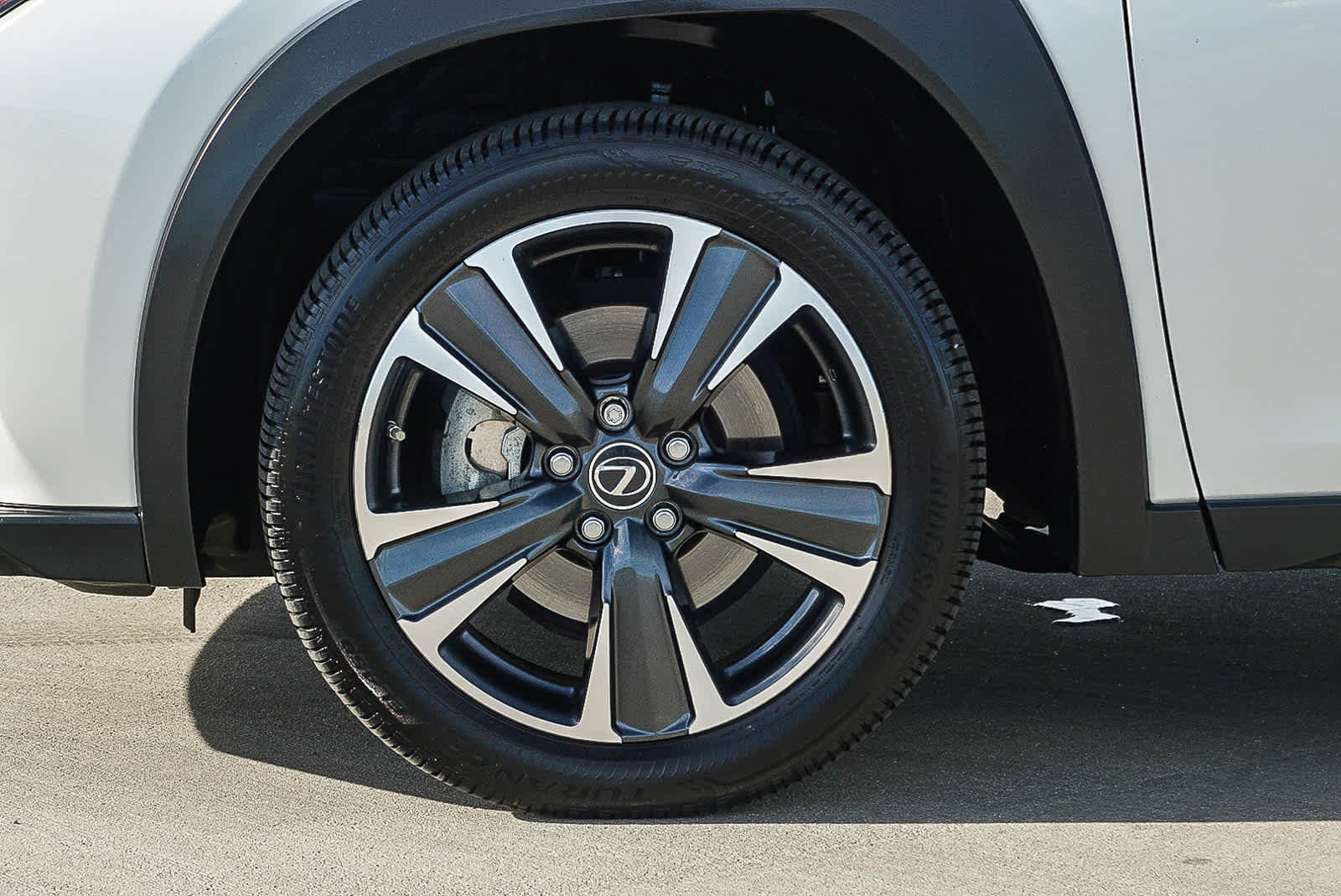 Thumbnail: 2024 Lexus UX - 9