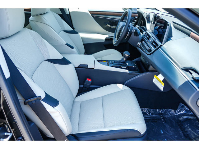 2025 Lexus ES Hybrid 300h 19